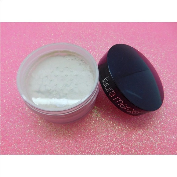 🎉MOST POPULAR 🎉 BNIB LAURA MERCIER POWDER 🎉 - Picture 3 of 3